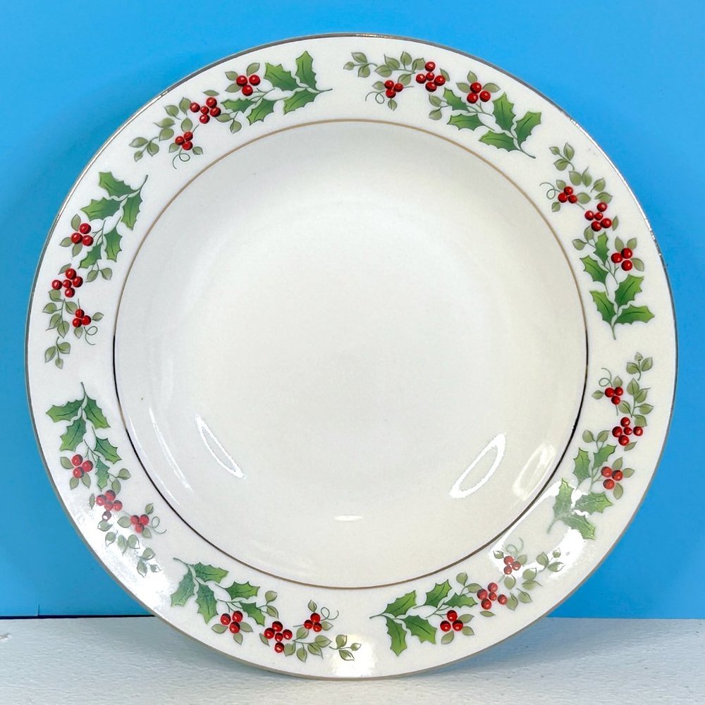 NEW Gibson Everyday China CHRISTMAS CHARM Holly Berry‎ 8" Soup Salad Bowl